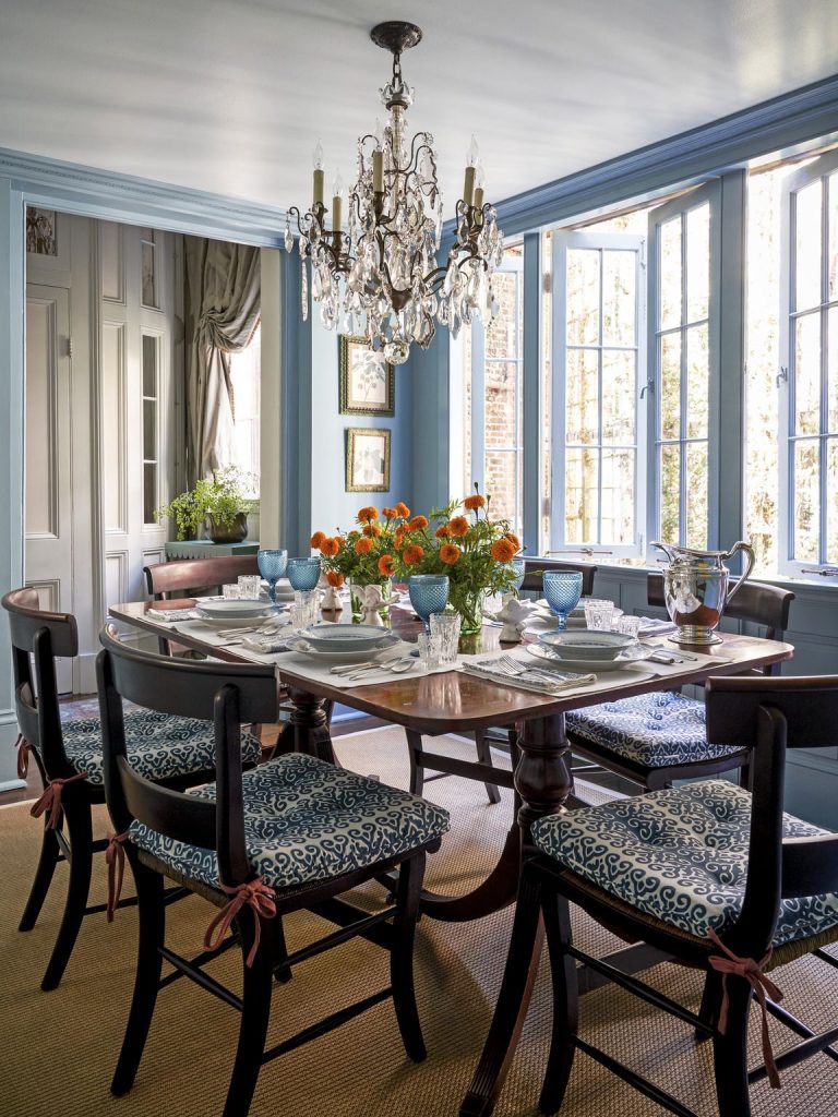 Living Room With Dining Table