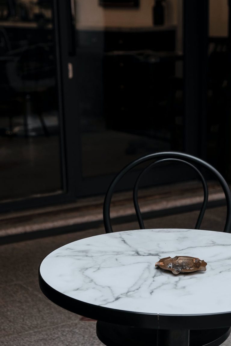 Kaiyo Dining Table