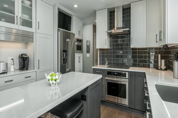 backsplash with gray cabinets